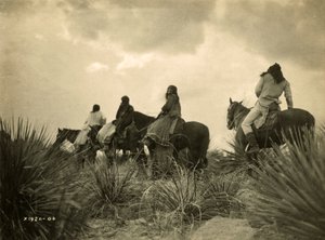 Vihar előtt, 1906 körül (fekete-fehér fotó) alkotó: Edward Sheriff Curtis