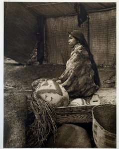 Amerika indiánjai: fiatal indián lány, a Skokomish törzs főnökének lánya alkotó: Edward Sheriff Curtis