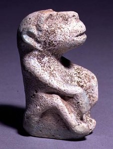 Pávián szobor, a hierakonpolisi templomból, fő lelőhely, kora dinasztikus időszak, 1.-2. dinasztia (mázas fajansz) (lásd még 282581)