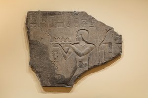 Dombormű II. Ptolemaiosz felajánlásával egy istennek, ie 285-246. (Gránit) alkotó: Egyptian