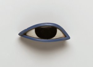 Jobb szem antropoid koporsóból (obszidián, kristályos és kék üveg) alkotó: Egyptian