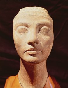 Királyi fej, valószínűleg Nefertitiből, Memphisből, Új Királyságból (kvarcit) (lásd még: 158683)
