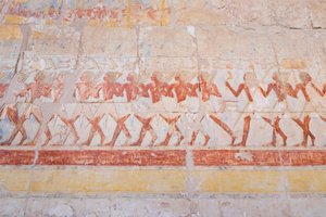 Bas domborműves faragvány Hatsepszut utazásáról Punt földjére (Szomália), Deir Al Bahari Hatsepszuti temploma, Luxor, Egyiptom (fotó) alkotó: Egyptian 18th Dynasty