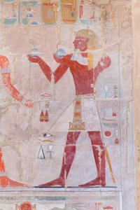 Bas domborműves kép, amely áldozatokat hozó fáraót ábrázol, Deir Al Bahari hatsepsuti temploma, Luxor, Egyiptom (fotó) alkotó: Egyptian 18th Dynasty