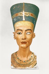 Nefertiti királynő mellszobra, elölnézet, Thutmose szobrász műterméből, Tell el-Amarnában (festett mészkő) (lásd még: 114018 és 114020)