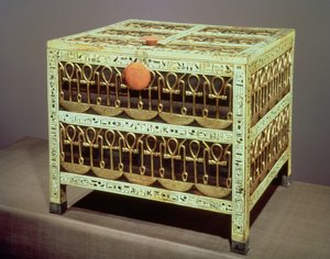 Kassza Tutanhamon sírjának kincstárából (Kr. e. 1370-52) Új Királyság (fa és elefántcsont arany és ezüst bevonattal)