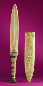 Tőr és hüvely, Tutanhamon sírjából (Kr. e. 1370-1352) Új Királyság (lapisz lazulival kirakott arany)