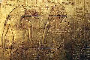 Istenségek, metszet a harmadik arannyal borított temetkezési kápolna hátsó panelén, Tutanhamon kincstára, Egyiptom, egyiptomi civilizáció, Újbirodalom, XVIII. dinasztia alkotó: Egyptian 18th Dynasty