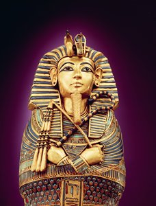 Részlet az egyik baldachinos koporsó elölnézetéből, Tutanhamon sírjából, Új Királyságból (színes üveggel és korneollal kirakott vert arannyal) alkotó: Egyptian 18th Dynasty