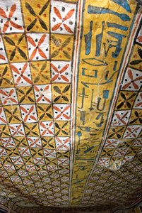 Egyiptomi antikvitás: geometrikus motívumokkal díszített mennyezet, Roy sírja (TT255). 18. dinasztia. Luxor Ciszjordániájáról, Egyiptomból alkotó: Egyptian 18th Dynasty