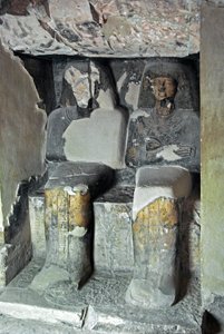 Egyiptomi ókor: szobrok Kha em Het (Khaemhat) padlásfelügyelő és írnok sírja közelében Amenophis III udvarában (TT57), amely az írnokot és Imhotepet képviseli. 18. dinasztia. Kr.e. 1530-1290. Vallee des Nobles. Luxor, Ciszjordánia, Egyiptom alkotó: Egyptian 18th Dynasty