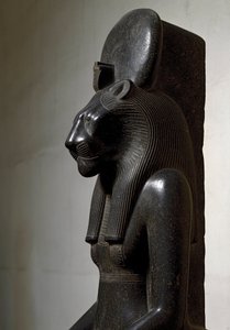 Egyiptomi ókor: Sekhmet oroszlán istenség, amelyet a napkoronggal koronáztak meg. Fekete gránit szobor. Kr.e. 1540-1295. Homályos. 210 cm Torino, egyiptomi múzeum alkotó: Egyptian 18th Dynasty