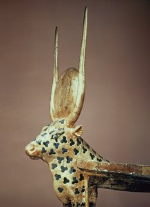 Temetési ágyfej a szent tehén alakjában, Tutanhamon sírjából (Kr. e. 1370-52) Új Királyság (aranyozott és stukkós fa)