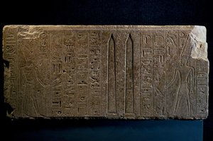 Hatsepszut és obeliszkjei, kvarcit tömb, a karnaki Amun-templomból, egyiptomi civilizáció, Újbirodalom, XVIII. dinasztia alkotó: Egyptian 18th Dynasty