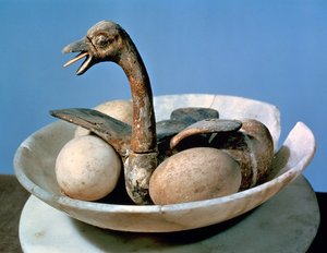 Madárral díszített alabástromedény fedele tojásokat tartalmazó fészekben, Tutanhamon sírjából (Kr. e. 1370-52) Új Királyság (festett és stukkós fa)