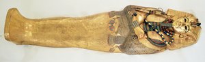 A király legbelső koporsója Tutanhamon sírjából (Kr.e. 1370-1352) Új Királyság (arany féldrágakövekkel kirakva) (részletesen lásd: 343642)
