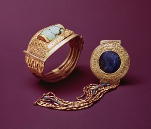 Két karkötő Tutanhamon sírjából (Kr.e. 1370-1352) Új Királyság (arany)