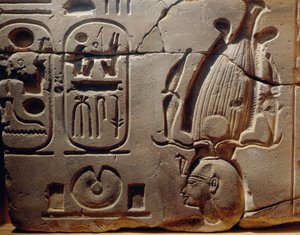 Egyiptom, Luxor, ókori Théba, Assasif-völgy, II. Ramszeszt ábrázoló domborműtöredék és kartusok alkotó: Egyptian 19th Dynasty