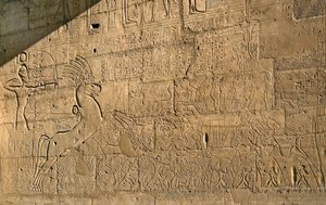 Egyiptomi ókor: II. Ramszesz hőstetteit ünneplő domborművek az ie 1274-ben, a kádesi csata során, II. Ramszesz fáraónak (Kr.e. 1279-1213) szentelt Emléktemplom, a Ramasseum (Ramesseum) helye Luxorban, Egyiptomban. alkotó: Egyptian 19th Dynasty