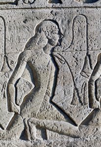 A kádesi csata fekete és ázsiai foglyait ábrázoló dombormű, részlet a II. Ramszesz nagy templomának homlokzatán lévő trónok talapzatáról, Abu Szimbel (UNESCO Világörökségi Listán) alkotó: Egyptian 19th Dynasty