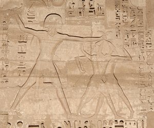 Az ellenség lemészárlásának helyszíne, Hórusz temploma, Edfu alkotó: Egyptian 19th Dynasty