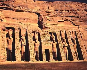Nefertari királynő temploma, amelyet szintén Hathornak szenteltek, és amelyet Kis Templomnak neveztek, Újbirodalom,
