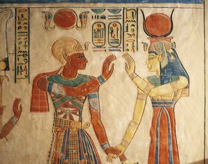 Egyiptom, Luxor, Ókori Théba, Királynők Völgye, Amonherkhopeshaf sírja, III. Ramszesz fáraót ábrázoló festett dombormű Ízisz előtt