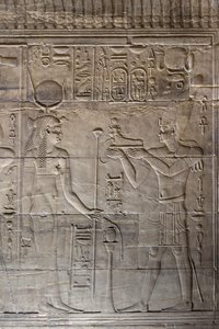 Domborművek a belső szentélyben, Philae templom, Asszuán, Egyiptom alkotó: Egyptian 30th Dynasty