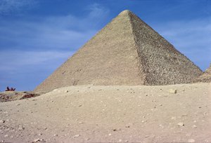 Khufu nagy piramisa (i.e. 2551-2528 körül) Óbirodalom
