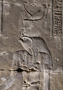 Hórusz a roncsolt koronával, Hórusz temploma Edfuban alkotó: Egyptian Egyptian