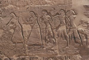 Írnok és fogoly könnyedsége III. Ramszesz erődített templomában, Medinet Habuban alkotó: Egyptian Egyptian