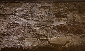 Csónakot cipelő rabszolgák, Luxori templom (dombormű) alkotó: Egyptian Egyptian