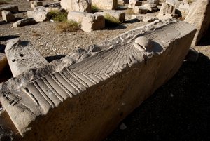 Egyiptomi antik: Hathornak szentelt templom architrave, Dendera, Egyiptom alkotó: Egyptian Ptolemaic Period