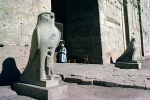 Hórusz templomának bejárata