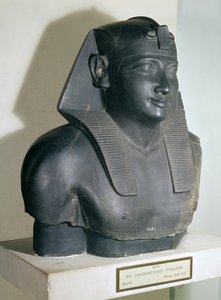 I. Ptolemaiosz egyiptomi stílusú szobor töredéke, ie 305-283 (bazalt)