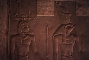 XII. Ptolemaiosz (Kr. e. 112-51 körül) és Hórusz (kő) domborműve. alkotó: Egyptian Ptolemaic Period