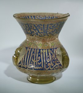 Mecsetlámpa al Malik al Nasu Muhammad nevében, 1300-1340 körül (zománcozott üveg)