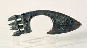 Egy íjászt ábrázoló fejszepenge, valószínűleg Loresztánból, Iránból, Kr.e. 2. vagy 1. évezred eleje (bronz) alkotó: Elamite