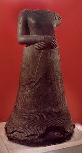 Napirasu szobra, Untas-Napirisha elami király felesége, ie 1340-1300 körül (bronz és réz)