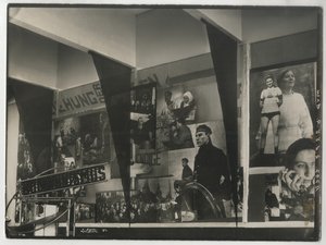A szovjet pavilon belseje a kölni nemzetközi sajtókiállításon alkotó: Eliezer Markowich Lissitzky