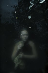A felszín alatt, 2016 (szitanyomat) alkotó: Elinleticia Högabo
