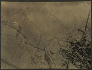 Légifelvétel első világháborús árkokkal, 1918 alkotó: English Photographer