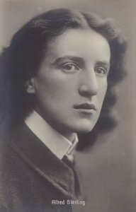 Alfred Bierling, zenész alkotó: English Photographer