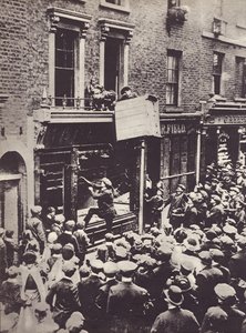 Támadás a német üzlet ellen Londonban, 1914 alkotó: English Photographer