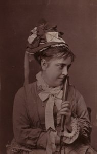 Bella Goodall alkotó: English Photographer