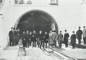 Blackwall Tunnel: a víz alatti részt tekintélyesek ellenőrizték, 1895 alkotó: English Photographer