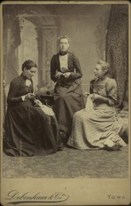 Cabinet card alkotó: English Photographer