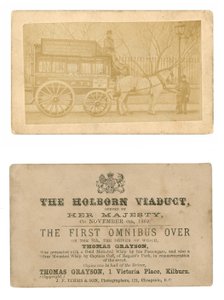 Kártya (elöl és hátul) a Holborn-viadukton áthajtott első omnibusz emlékére, 1869. november 6. alkotó: English Photographer