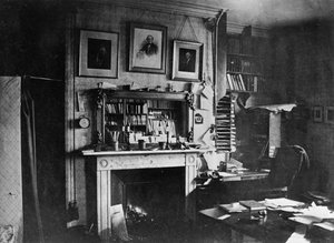 Charles Darwins a Down House-ban tanul alkotó: English Photographer