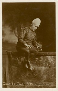 Charles Goff mint Humpty Dumpty (fekete-fehér fotó) alkotó: English Photographer